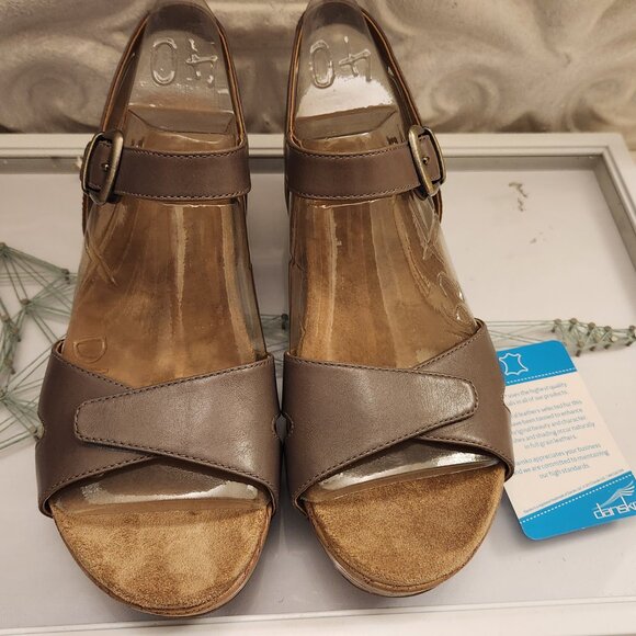 Dansko "Laurie" Burnished Calf Leather Wedge sandals. NIB. EU 40/US 9.5-10. - Picture 4 of 9